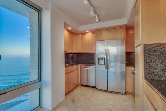 1720 Avenida Del Mundo, Coronado CA: https://media.crmls.org/mediaz/63693fc7-fac1-4c09-886c-548facda9bd9.jpg