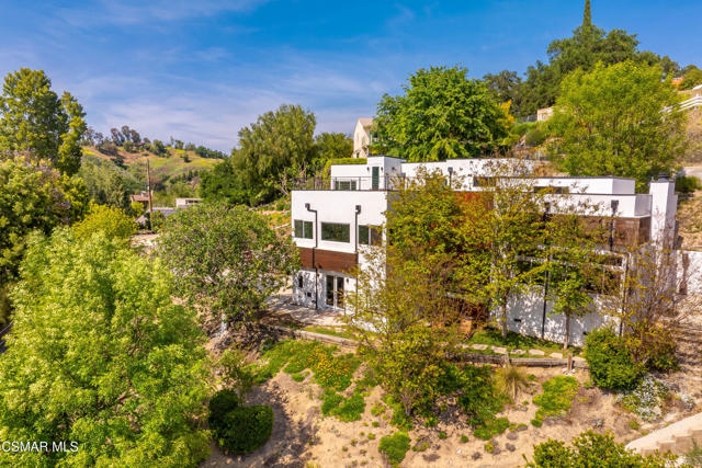 28333 Foothill Drive, Agoura Hills CA: https://media.crmls.org/mediaz/636946cb-abf2-42b5-9de7-6c22e6a65baf.jpg