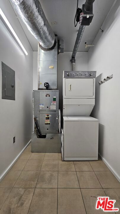1155 S Grand Avenue, Los Angeles CA: https://media.crmls.org/mediaz/636994de-7be8-45ca-9ed1-95dab8d3f60e.jpg