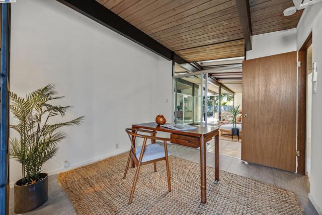 4004 Salem St, Concord CA: https://media.crmls.org/mediaz/6369a84a-8bea-4c05-bb0d-8a1c911d8cda.jpg