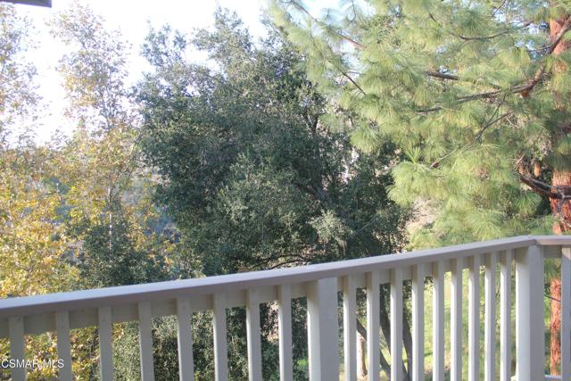 697 Sutton Crest Trail, Oak Park CA: https://media.crmls.org/mediaz/6369d16a-1226-4e15-a84e-f7be1fe7d4c7.jpg