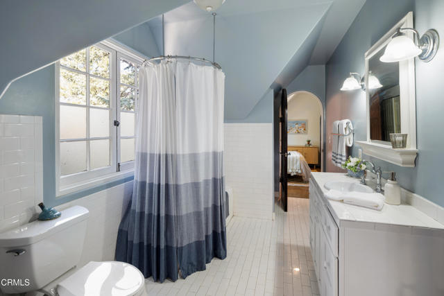 1024 Prospect Boulevard, Pasadena CA: https://media.crmls.org/mediaz/636a0587-a58e-4f15-bbc7-1e8ddfaadf10.jpg