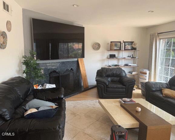 Detail Gallery Image 2 of 6 For 4730 Frieda Dr, Los Angeles,  CA 90065 - 3 Beds | 2 Baths