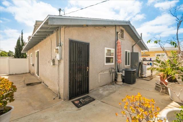 2931 Dahlia St, San Diego CA: https://media.crmls.org/mediaz/636b7bb1-dd7f-43fb-ae46-e203e32fa309.jpg