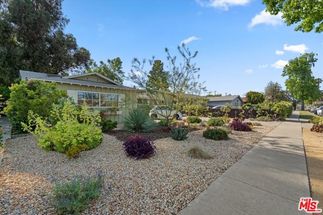7667 Chisholm Avenue, Van Nuys CA: https://media.crmls.org/mediaz/636bd729-26c4-448d-a8e5-792c966e239b.jpg