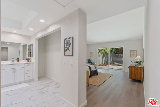 19 Rippling, Irvine CA: https://media.crmls.org/mediaz/636c22e6-4045-4d5c-abe1-c82a92ffdfff.jpg