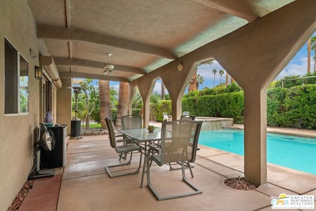 648 S Roxbury Drive, Palm Springs CA: https://media.crmls.org/mediaz/636c2455-6d65-42d2-b2d2-4f19cc83f523.jpg