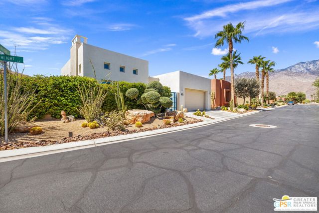 2985 Searchlight Lane, Palm Springs CA: https://media.crmls.org/mediaz/636c3b8b-468a-4e7c-be84-120e182be138.jpg