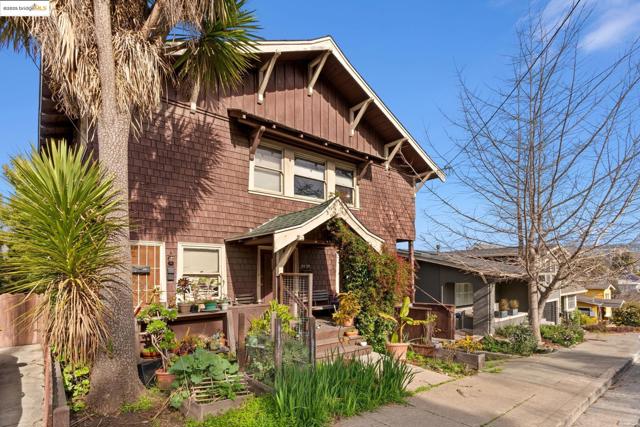 3537 Kempton, Oakland CA: https://media.crmls.org/mediaz/636c40f9-a9bc-4f34-8911-ebcb9a034409.jpg