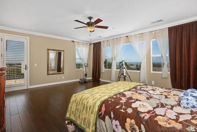 5029 Medalist Ct, Oceanside CA: https://media.crmls.org/mediaz/636c4f74-9d63-405c-b6d7-eb91883ae609.jpg