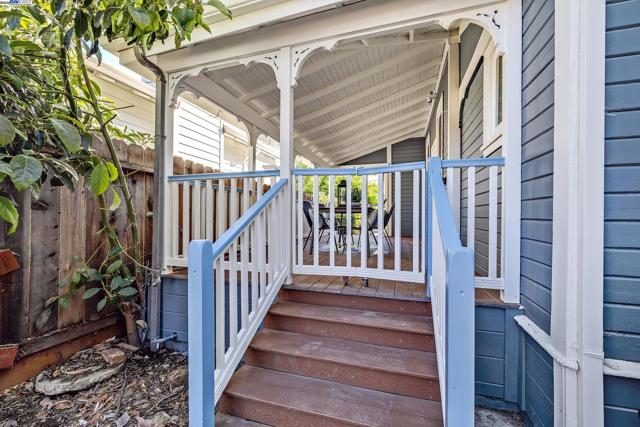 624 N 17Th St, San Jose CA: https://media.crmls.org/mediaz/636ced28-0ae6-4bb4-ad7d-24002f798f45.jpg