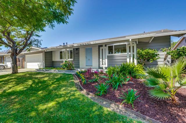 10211 E Estates Drive, Cupertino CA: https://media.crmls.org/mediaz/636d328e-ba12-478f-9981-551f8473c9f0.jpg