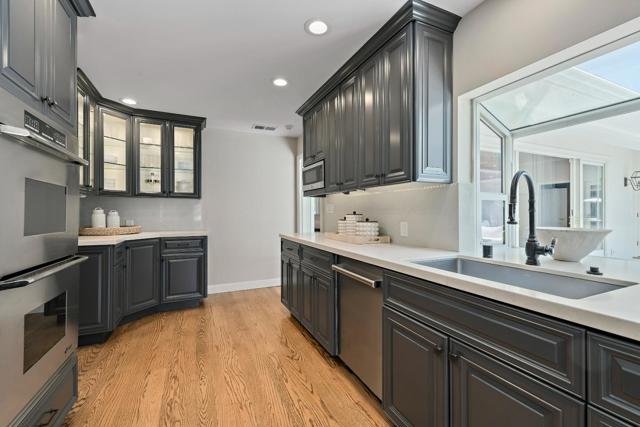 1715 Forest View Avenue, Hillsborough CA: https://media.crmls.org/mediaz/636d32c1-1206-4114-8076-47f73b6f5395.jpg