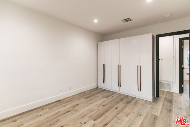 8335 GLADBECK Avenue, Northridge CA: https://media.crmls.org/mediaz/636d40bc-610e-46d0-afd5-992ae73a0859.jpg