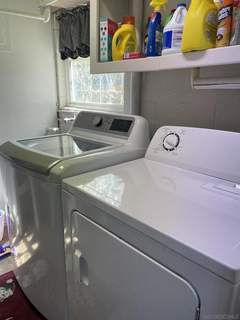 https://media.crmls.org/mediaz/636d721b-3e52-4013-97b5-a45c402db418.jpg?preset=X-Large