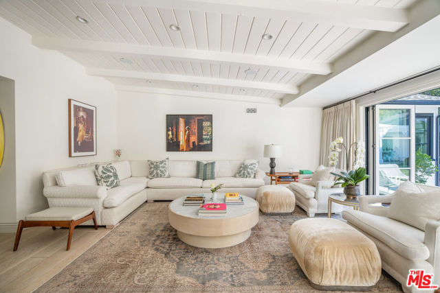 1801 San Ysidro Drive, Beverly Hills CA: https://media.crmls.org/mediaz/636e9402-9f3e-40ba-aa61-117188fe891d.jpg