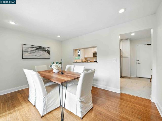 218 Jewel Ter, Danville CA: https://media.crmls.org/mediaz/636ed329-2371-4229-be03-56fd820d0e6d.jpg
