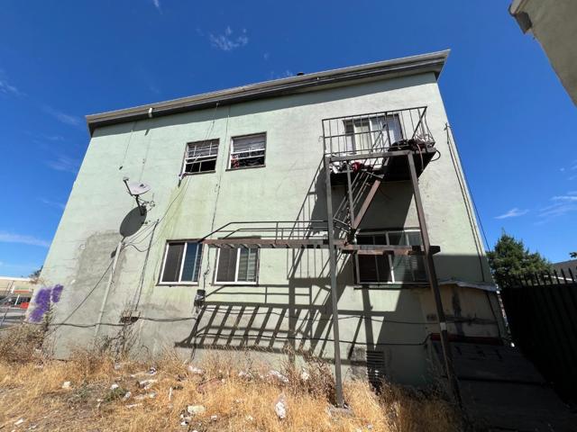 144 N Grant Street, Stockton CA: https://media.crmls.org/mediaz/636f014c-7f71-4bb7-9490-5e37e6d5f58c.jpg