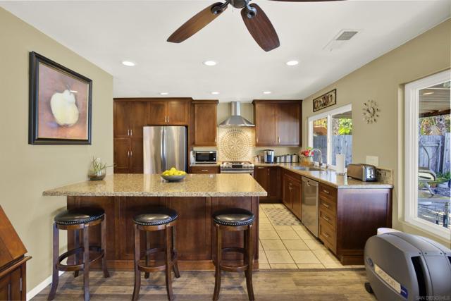 14152 Kendra Way, Poway CA: https://media.crmls.org/mediaz/636f8615-96f4-41a0-991a-ba4443d44e11.jpg