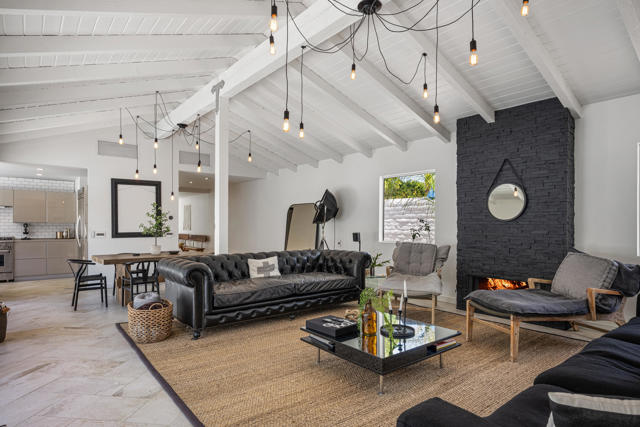 257 W El Camino Way, Palm Springs CA: https://media.crmls.org/mediaz/6370398f-284b-441b-bf19-1552b701c136.jpg