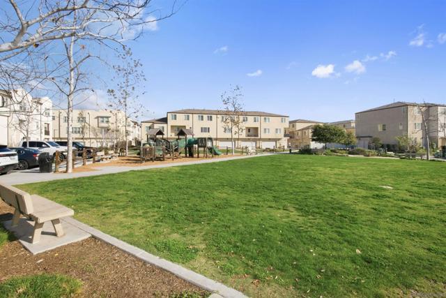 5230 Calle Rockfish, San Diego CA: https://media.crmls.org/mediaz/63708fdb-5a05-4015-bca4-98545d139147.jpg