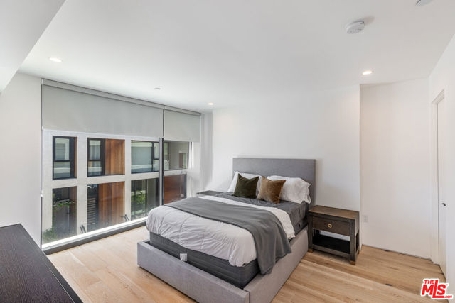 610 S Van Ness Avenue, Los Angeles CA: https://media.crmls.org/mediaz/6370d529-49eb-4ac4-85d4-b0c7acbb8264.jpg