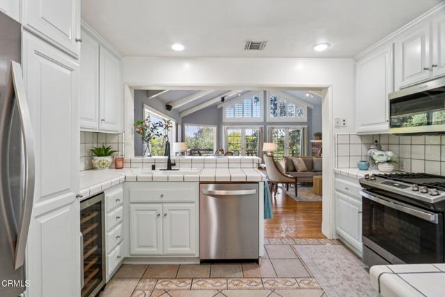 Detail Gallery Image 12 of 35 For 627 Linda Vista Ave, Pasadena,  CA 91105 - 3 Beds | 2/1 Baths
