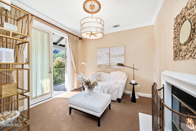 1008 N Country Club Drive, Simi Valley CA: https://media.crmls.org/mediaz/63715cc9-82d2-48d7-8bf5-089732c8433d.jpg