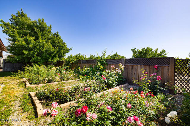13721 Telegraph Road, Santa Paula CA: https://media.crmls.org/mediaz/63717e99-e522-4f75-bf55-f7e0d9c03d94.jpg