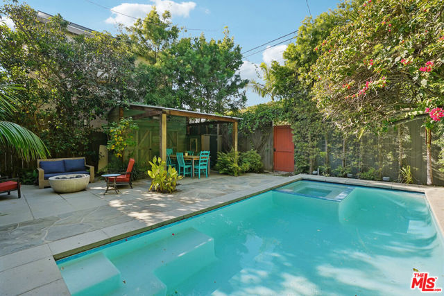 813 Crestmoore Place, Venice CA: https://media.crmls.org/mediaz/6371d6b9-2c84-49cd-a7a6-47b0cfd5a6bd.jpg