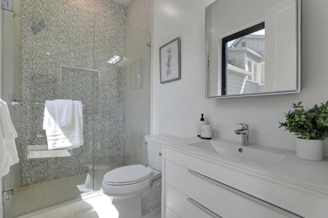 546 9th Avenue, Menlo Park CA: https://media.crmls.org/mediaz/637211ed-f82b-4907-94ce-5d4c41bf955a.jpg