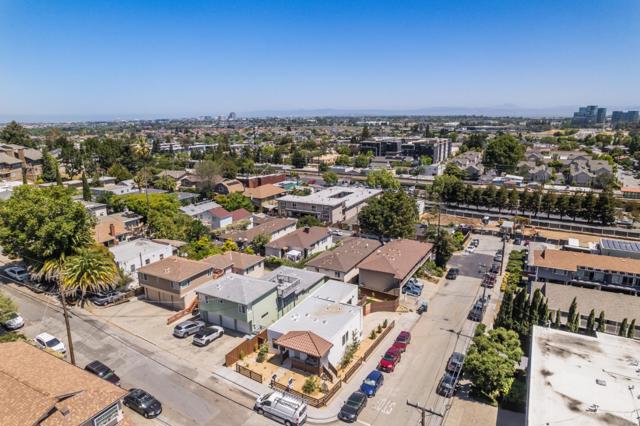 895 Laurel Avenue, Belmont CA: https://media.crmls.org/mediaz/63724ed6-9220-447e-b260-273aa50d3cdb.jpg