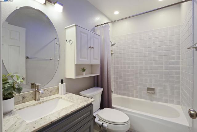 10034 Foxboro Cir, San Ramon CA: https://media.crmls.org/mediaz/6372922c-8d0e-49d2-ae58-40eae310398e.jpg