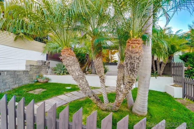 2318 Chalcedony St, San Diego CA: https://media.crmls.org/mediaz/6372b55d-3775-4b06-900a-33bf3095af94.jpg