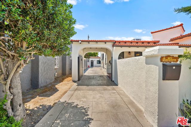 3871 Roxton Avenue, Los Angeles CA: https://media.crmls.org/mediaz/6373101b-e9ba-4c2f-952e-42b5141cb26a.jpg