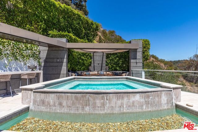 1740 Bel Air Road, Los Angeles CA: https://media.crmls.org/mediaz/637349e6-a6ad-4b00-9fb9-695ee5403987.jpg