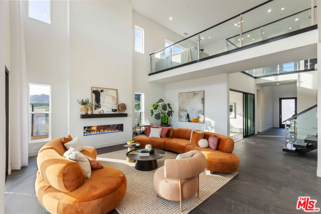 20668 W Hummingbird Court, Porter Ranch CA: https://media.crmls.org/mediaz/63735e21-362f-441c-a8b1-8119137f3b54.jpg