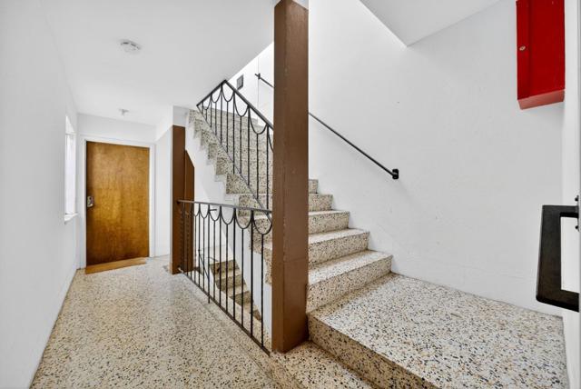 476 7th Avenue, San Francisco CA: https://media.crmls.org/mediaz/63736c70-3fca-4211-910d-7259fafefd58.jpg