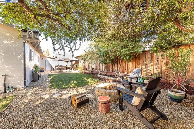 41327 Erma Ave, Fremont CA: https://media.crmls.org/mediaz/63737dfe-f625-43b0-b86d-ce462a2abd91.jpg