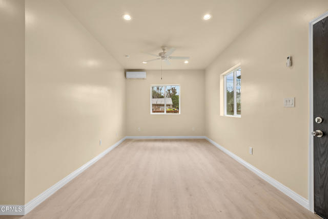 Detail Gallery Image 3 of 14 For 148 S Parish Pl, Burbank,  CA 91506 - 3 Beds | 2 Baths