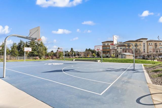 3718 Pyramid Way, Mountain View CA: https://media.crmls.org/mediaz/6374dbf8-a106-4f9e-a259-ff18f881b115.jpg