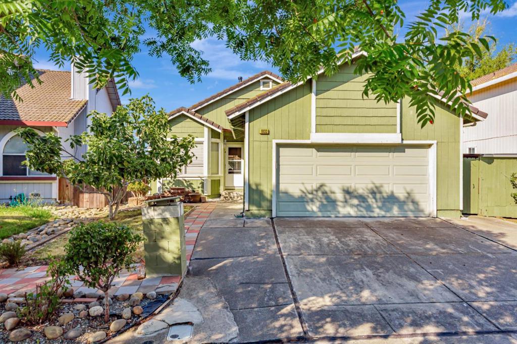 1033 Peppertree Drive