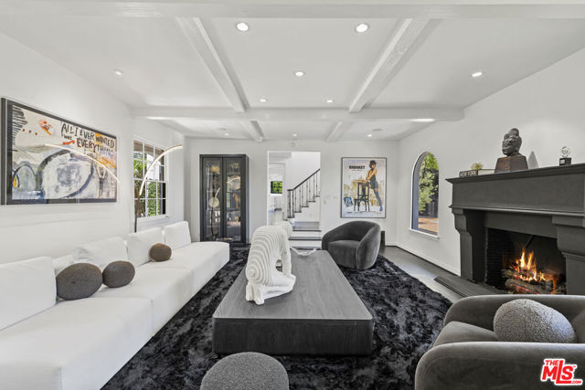 1348 Miller Drive, West Hollywood CA: https://media.crmls.org/mediaz/6375bce0-d19e-4d26-af1b-7e7ec0a4e53d.jpg