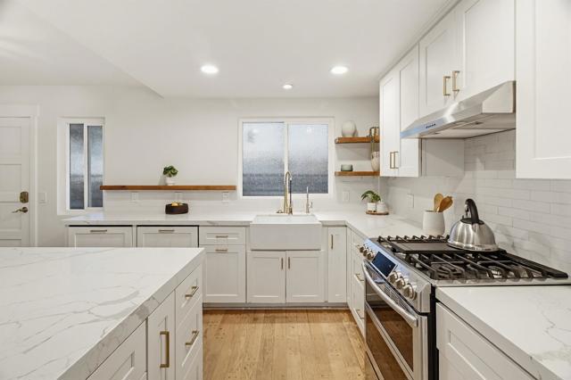 Detail Gallery Image 11 of 38 For 5027 Santa Monica Ave #F,  San Diego,  CA 92107 - 3 Beds | 2 Baths