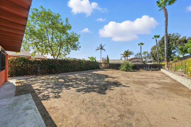 3444 Corte Loro, San Diego CA: https://media.crmls.org/mediaz/6375f055-d5d6-438a-aaad-e00918cdd332.jpg