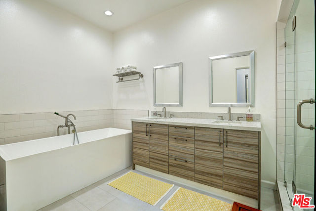 10640 Wilkins Avenue, Los Angeles CA: https://media.crmls.org/mediaz/637677ee-fa72-42ef-a956-41259d21b9dc.jpg