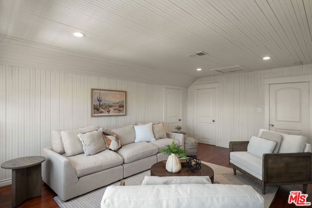 251 S Ardmore Avenue, Los Angeles CA: https://media.crmls.org/mediaz/6376a7db-c0a6-4bd1-a111-08a6206efe44.jpg