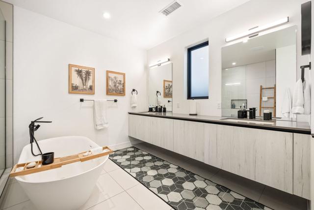 57601 Santo Thomas, La Quinta CA: https://media.crmls.org/mediaz/6376af3f-9758-407f-80c0-fd5c4292ee04.jpg