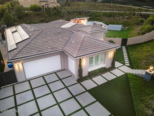 6981 Shadow Wood Drive, Moorpark CA: https://media.crmls.org/mediaz/6377171c-63b0-4793-ba52-f0a18a2fa789.jpg