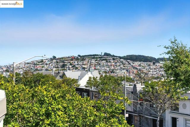280 Monterey Blvd., San Francisco CA: https://media.crmls.org/mediaz/63771de5-9eef-4138-9f8c-b1e129e22201.jpg